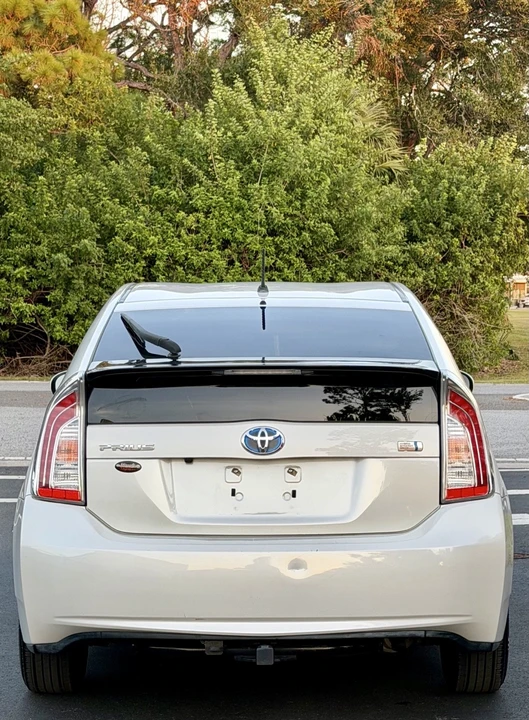 2015 Toyota Prius 3rd Gen - Image 8 of 20