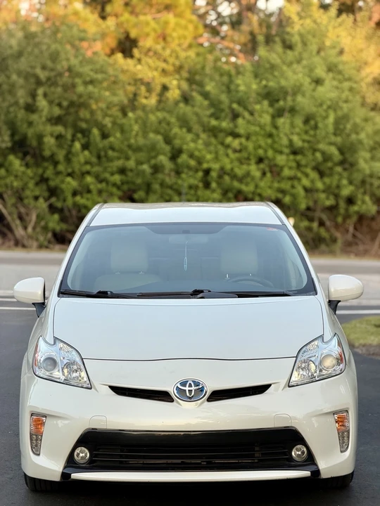 2015 Toyota Prius 3rd Gen - Image 2 of 20