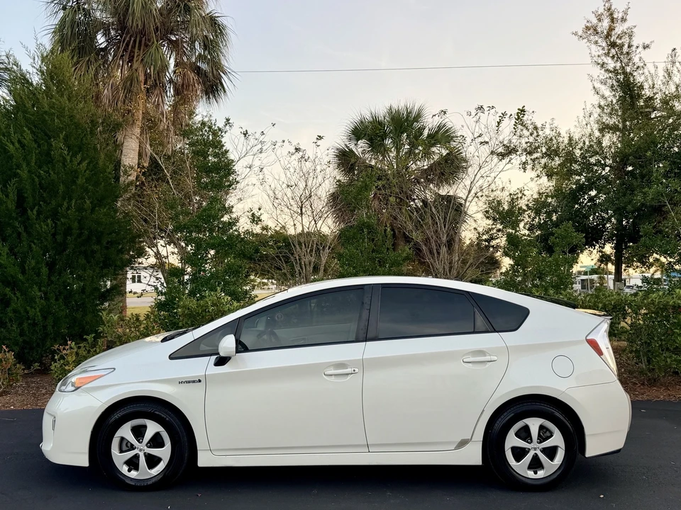 2015 Toyota Prius 3rd Gen - Image 4 of 20