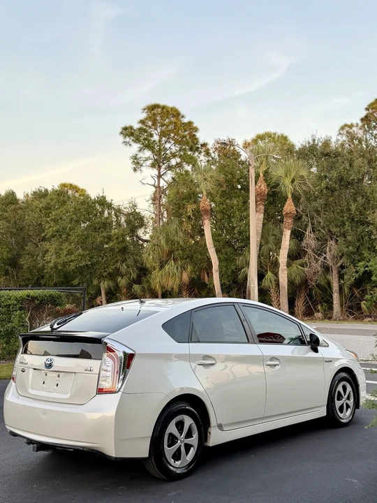 2015 Toyota Prius 3rd Gen - Image 7 of 20