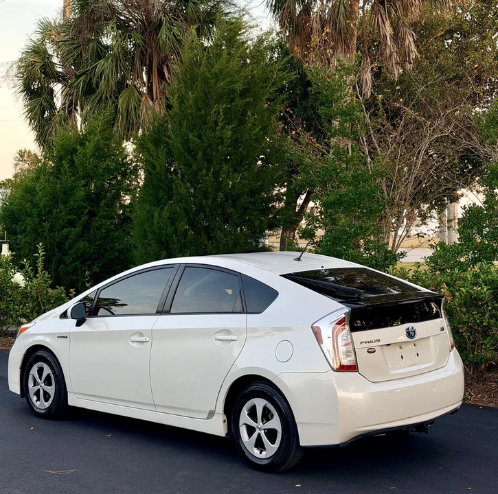 2015 Toyota Prius 3rd Gen - Image 6 of 20