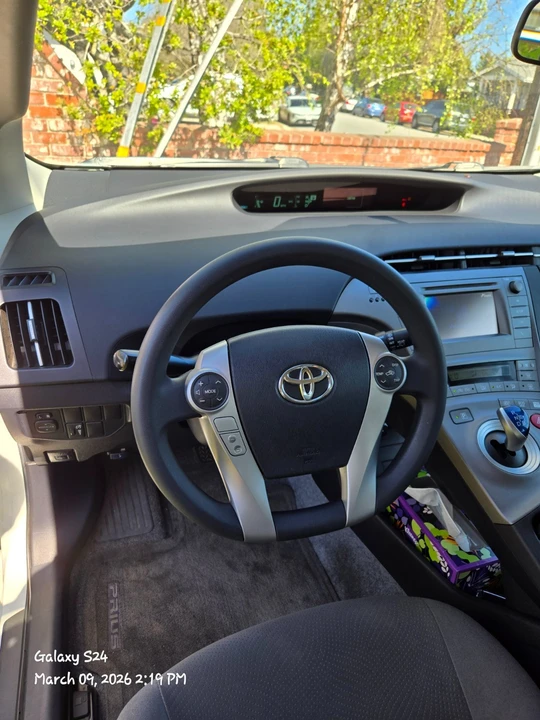 2015 Toyota Prius 3rd Gen - Image 12 of 21