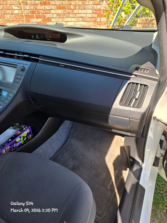 2015 Toyota Prius 3rd Gen - Image 17 of 21