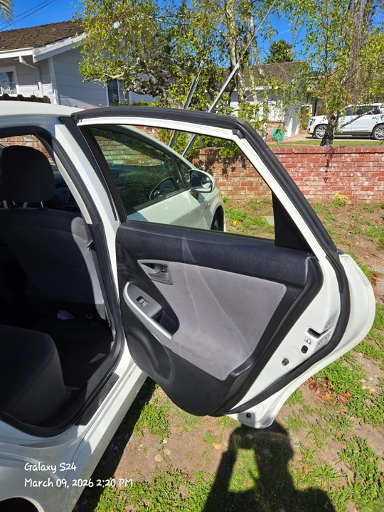 2015 Toyota Prius 3rd Gen - Image 18 of 21