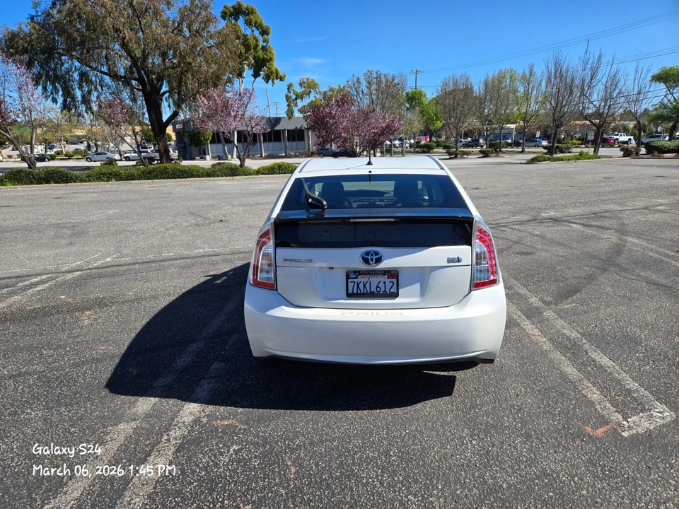 2015 Toyota Prius 3rd Gen - Image 7 of 21