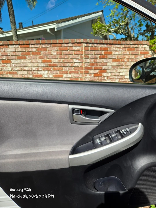 2015 Toyota Prius 3rd Gen - Image 10 of 21