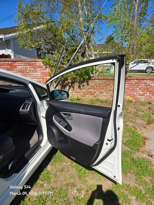 2015 Toyota Prius 3rd Gen - Image 15 of 21
