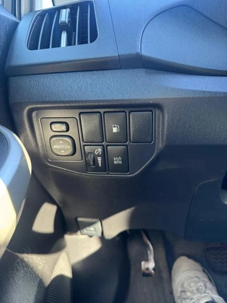 2015 Toyota Prius 3rd Gen - Image 9 of 12