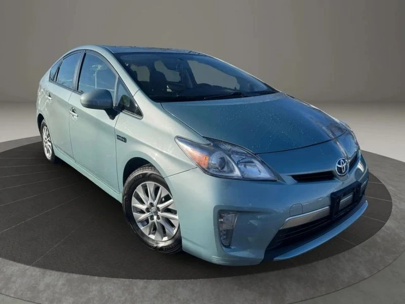 2015 Toyota Prius 3rd Gen - Image 2 of 12