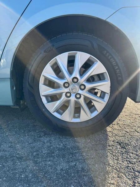 2015 Toyota Prius 3rd Gen - Image 8 of 12