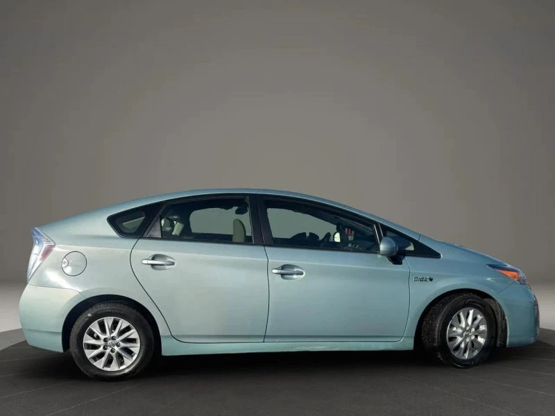 2015 Toyota Prius 3rd Gen - Image 4 of 12