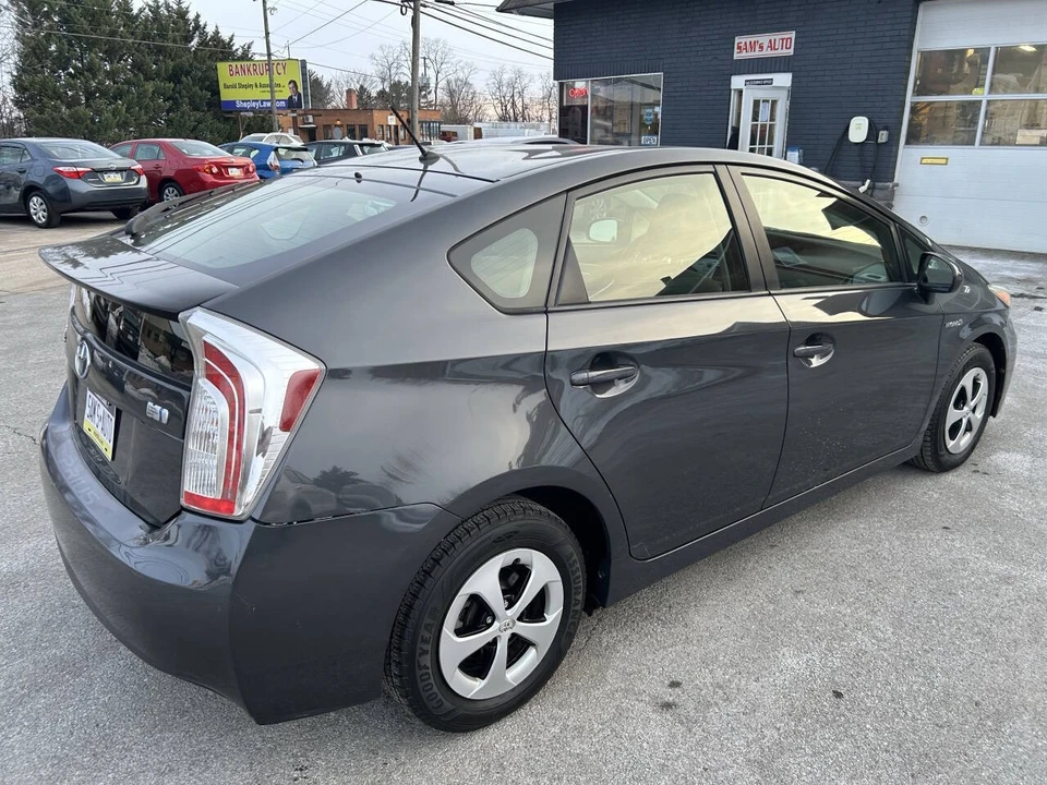 2015 Toyota Prius 3rd Gen - Image 5 of 21