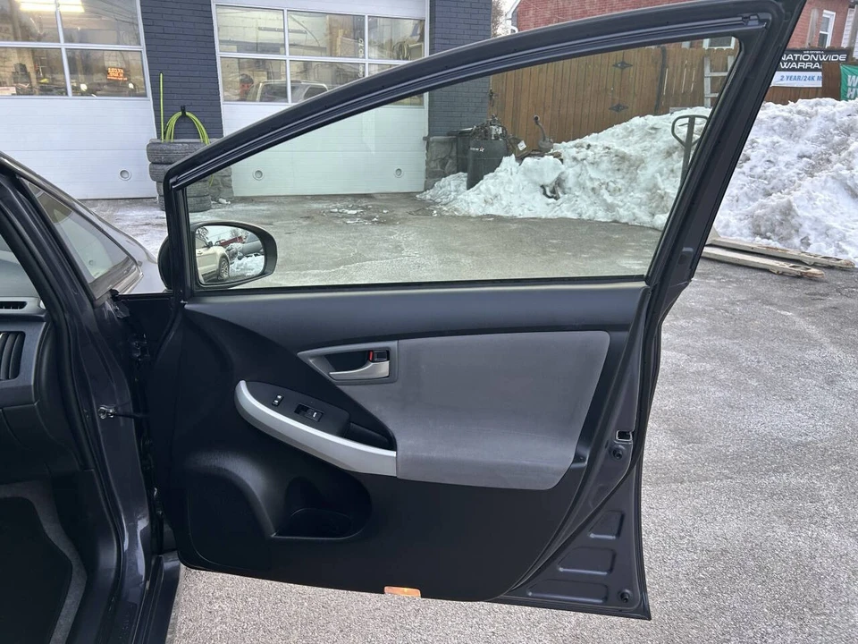 2015 Toyota Prius 3rd Gen - Image 17 of 21
