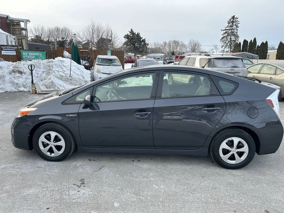 2015 Toyota Prius 3rd Gen - Image 8 of 21