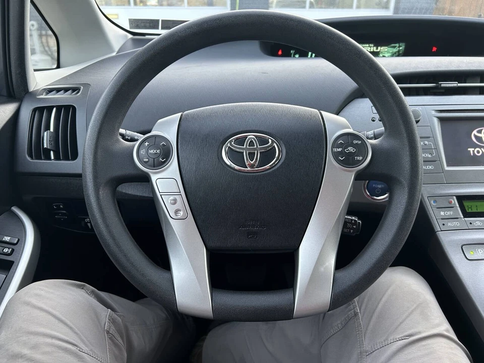 2015 Toyota Prius 3rd Gen - Image 12 of 21