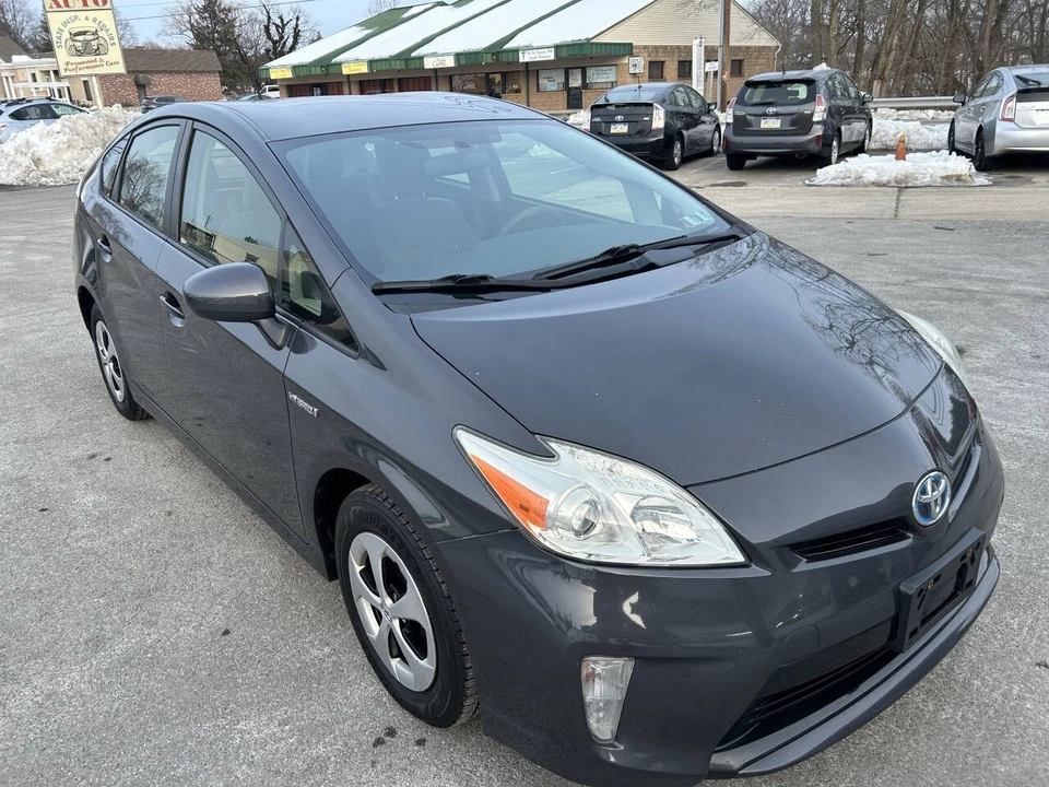 2015 Toyota Prius 3rd Gen - Image 3 of 21