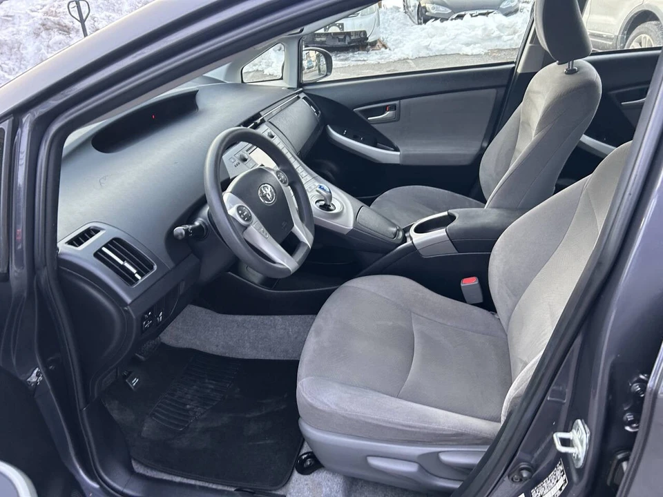 2015 Toyota Prius 3rd Gen - Image 14 of 21