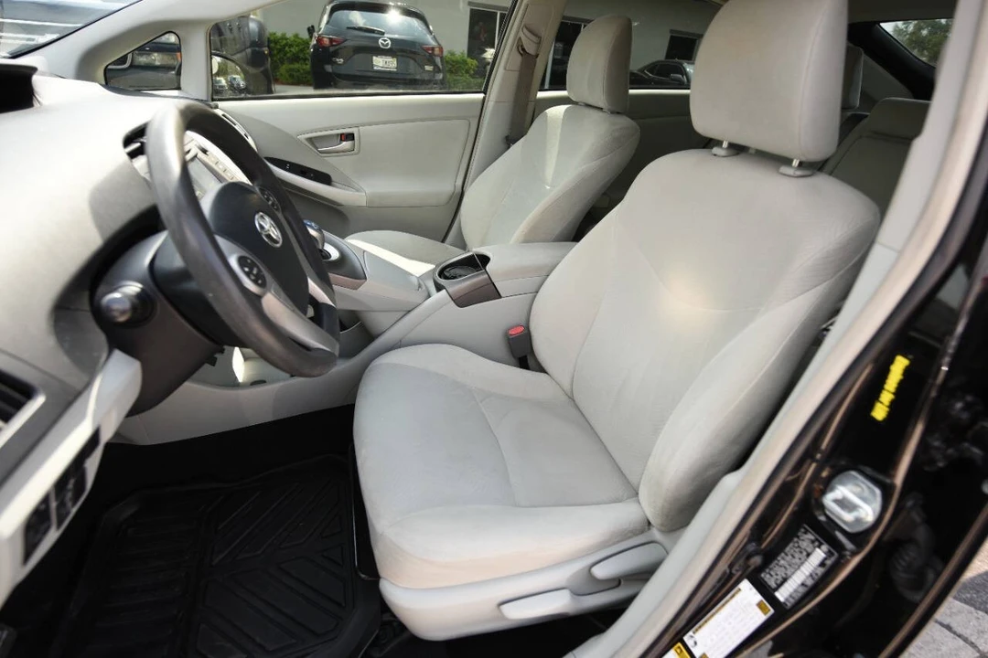 2015 Toyota Prius 3rd Gen - Image 8 of 17