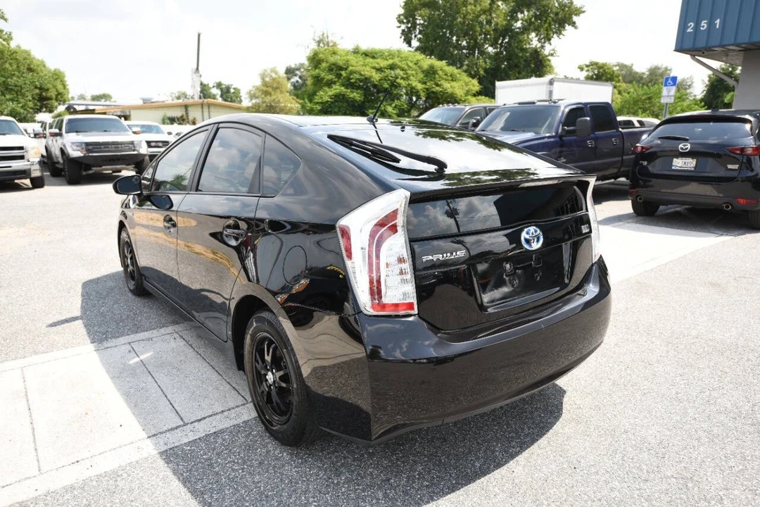 2015 Toyota Prius 3rd Gen - Image 4 of 17