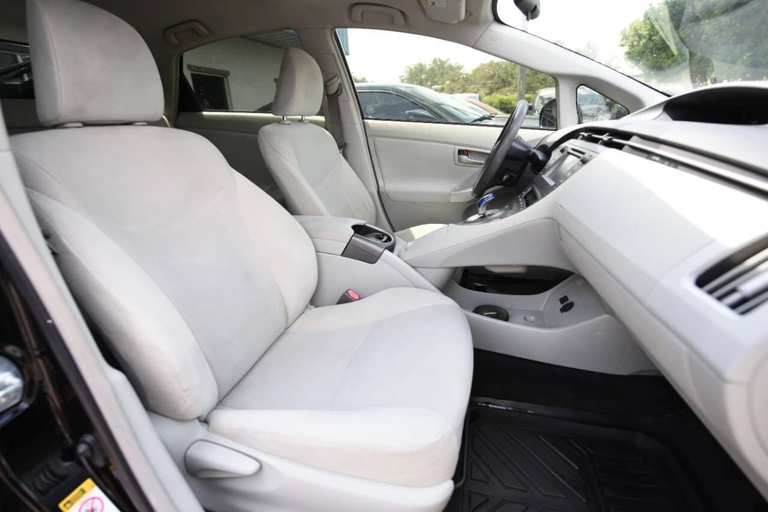2015 Toyota Prius 3rd Gen - Image 11 of 12