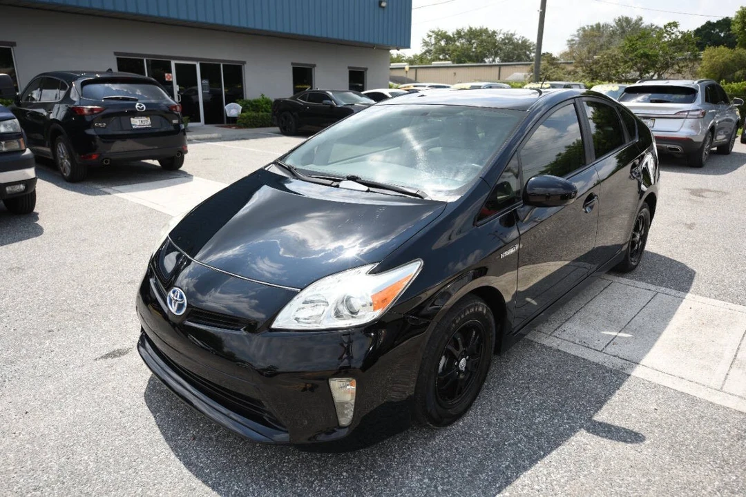 2015 Toyota Prius 3rd Gen - Image 2 of 17