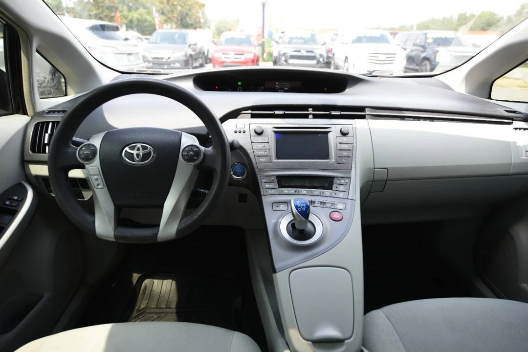 2015 Toyota Prius 3rd Gen - Image 12 of 17