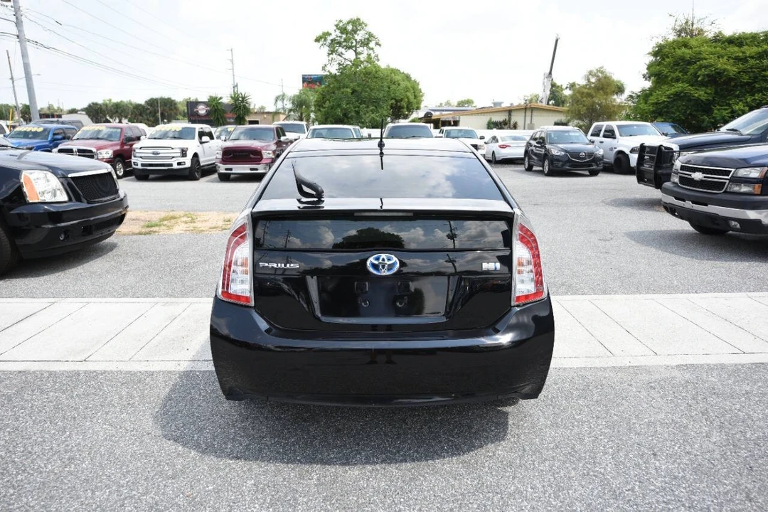 2015 Toyota Prius 3rd Gen - Image 5 of 17