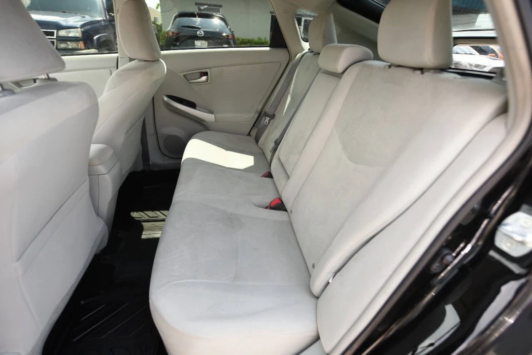 2015 Toyota Prius 3rd Gen - Image 9 of 17