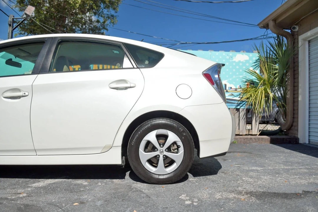 2015 Toyota Prius 3rd Gen - Image 10 of 12