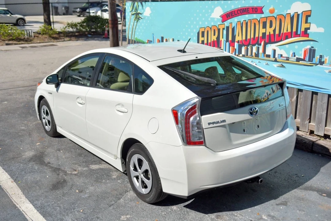 2015 Toyota Prius 3rd Gen - Image 7 of 12