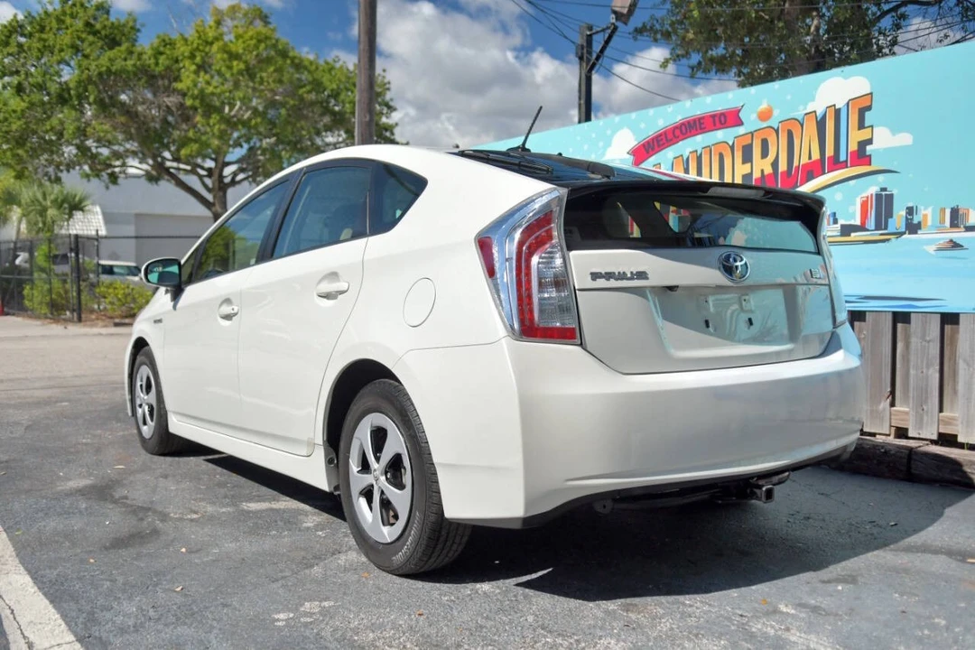 2015 Toyota Prius 3rd Gen - Image 8 of 12