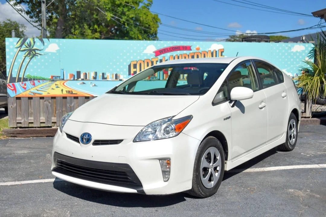 2015 Toyota Prius 3rd Gen - Image 2 of 12