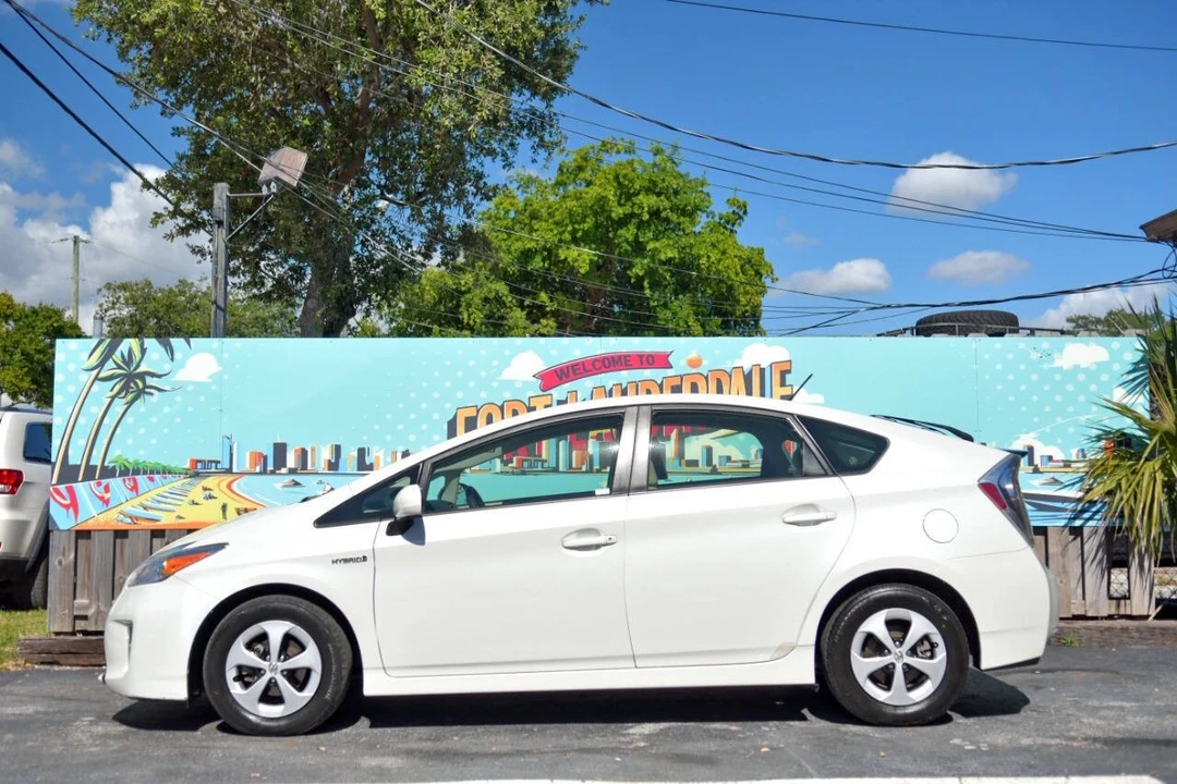 2015 Toyota Prius 3rd Gen - Image 6 of 12