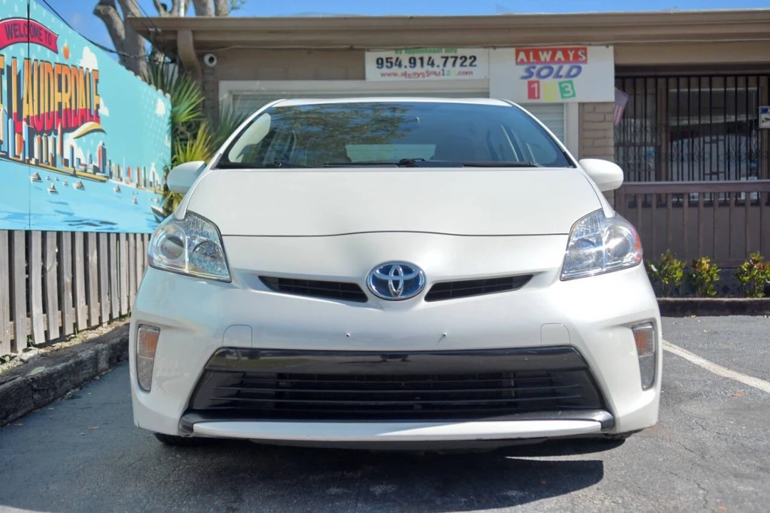 2015 Toyota Prius 3rd Gen - Image 3 of 12