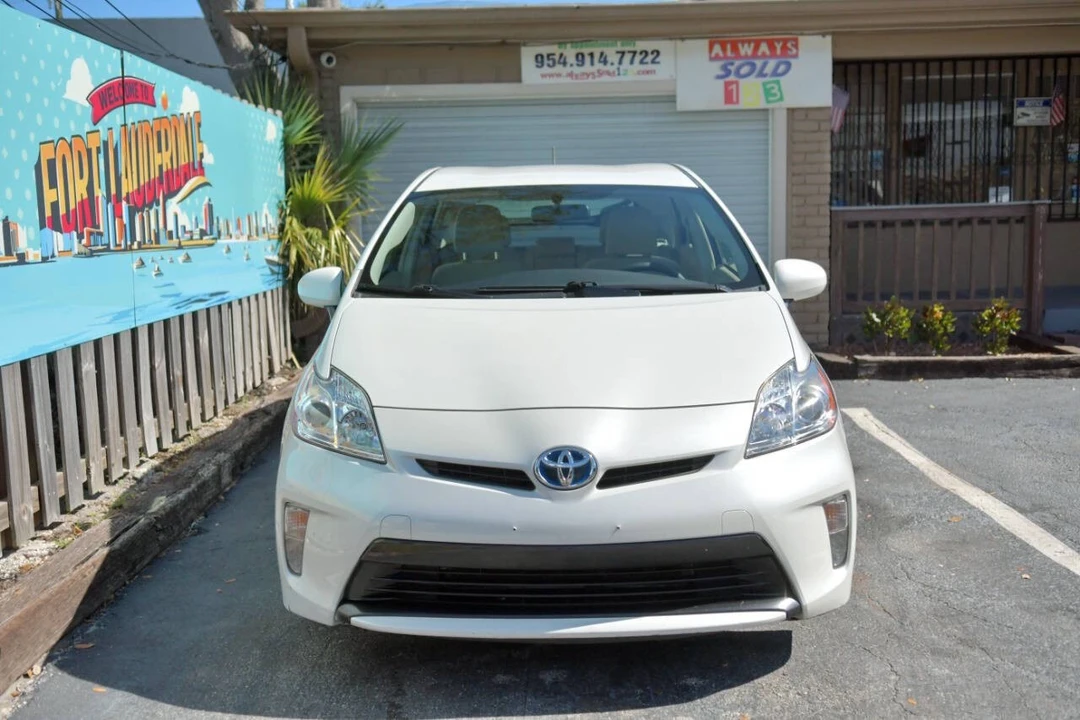 2015 Toyota Prius 3rd Gen - Image 4 of 12