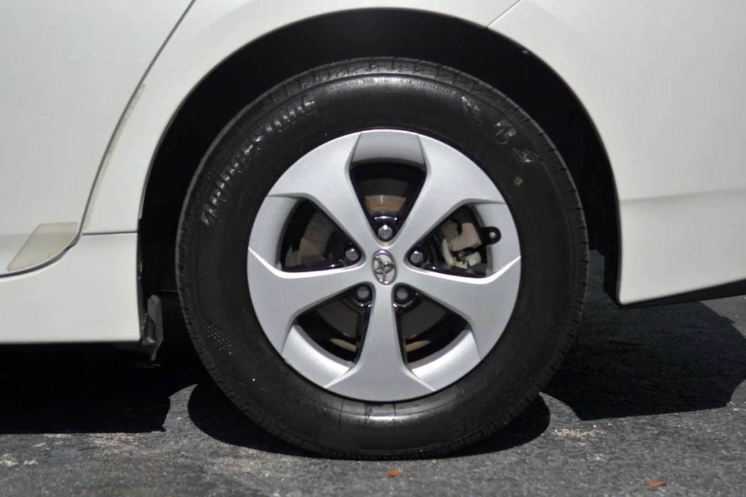 2015 Toyota Prius 3rd Gen - Image 11 of 12