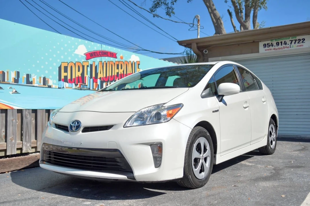 2015 Toyota Prius 3rd Gen - Image 5 of 12