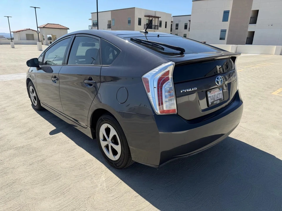 2015 Toyota Prius 3rd Gen - Image 3 of 20