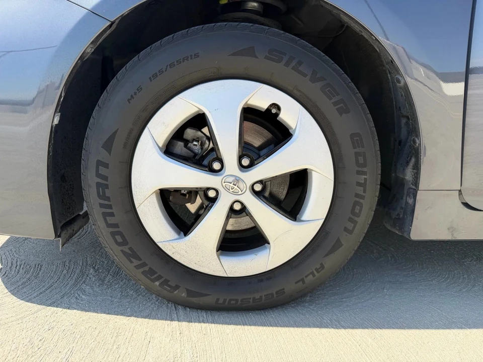 2015 Toyota Prius 3rd Gen - Image 17 of 19