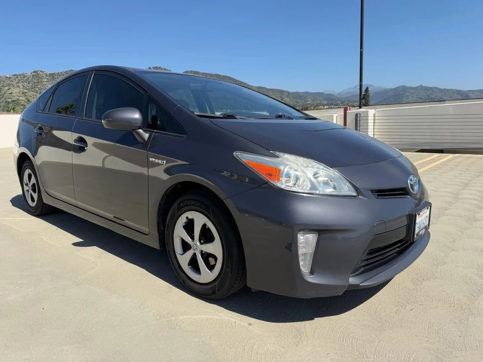 2015 Toyota Prius 3rd Gen - Image 7 of 20