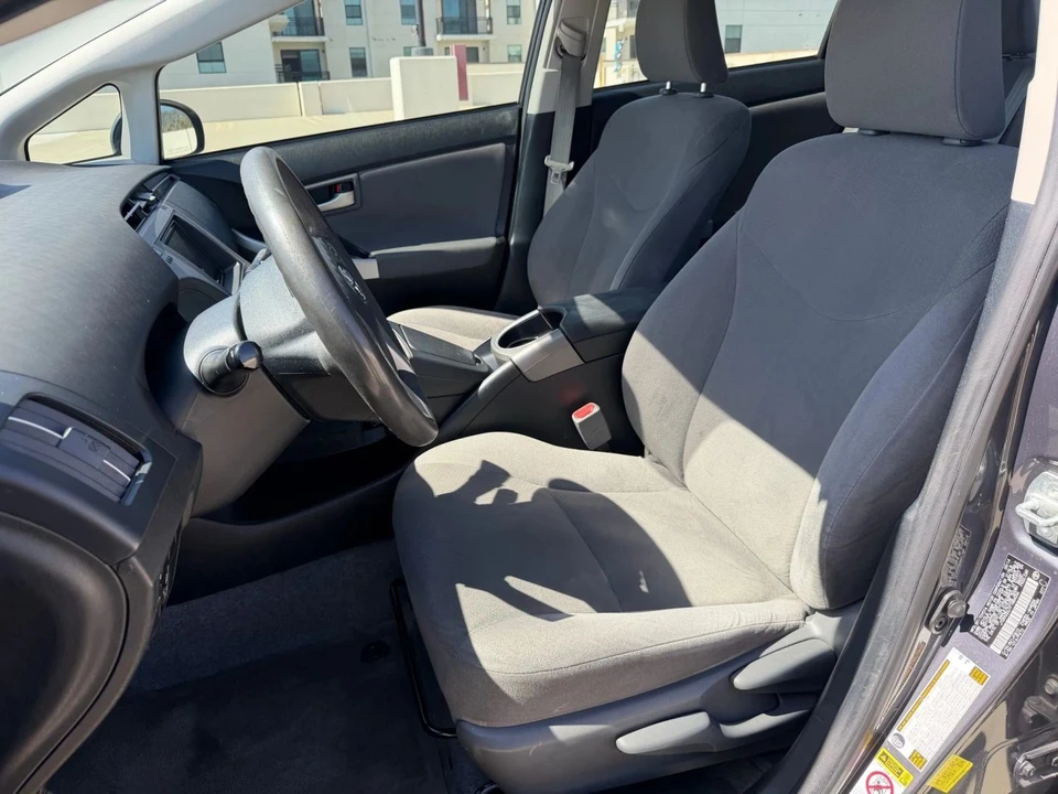 2015 Toyota Prius 3rd Gen - Image 9 of 19