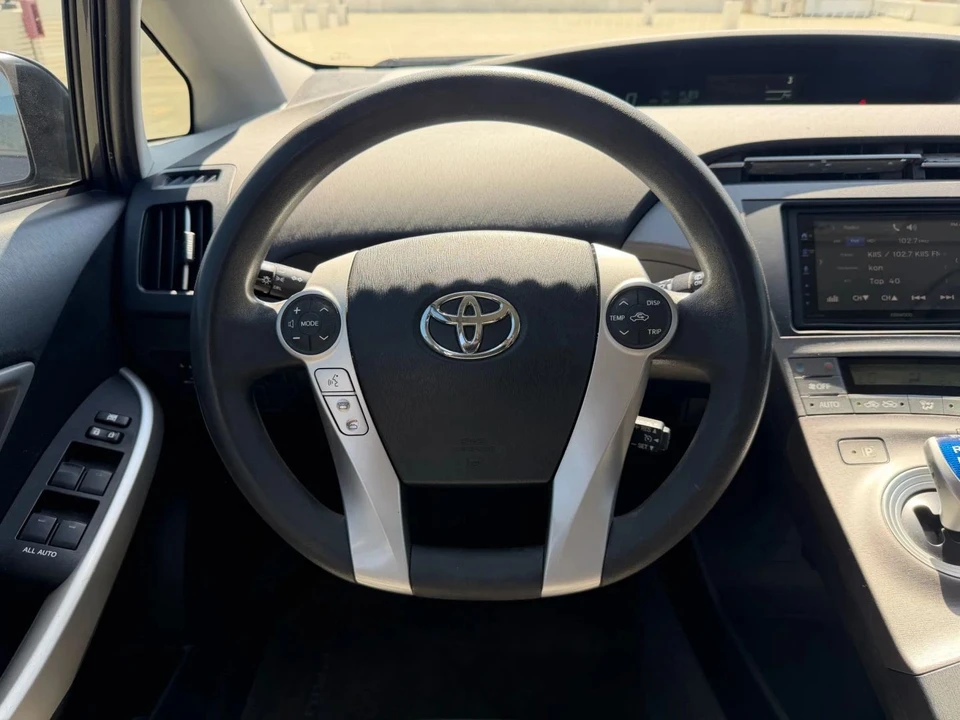 2015 Toyota Prius 3rd Gen - Image 14 of 20