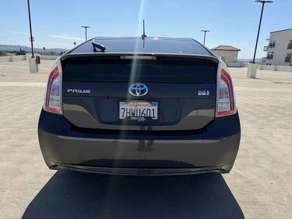 2015 Toyota Prius 3rd Gen - Image 4 of 20