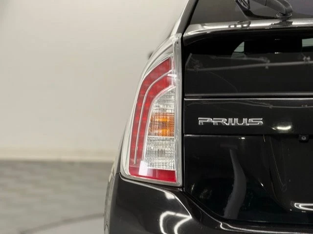 2015 Toyota Prius 3rd Gen - Image 9 of 21