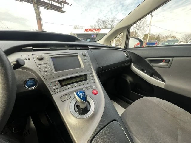 2015 Toyota Prius 3rd Gen - Image 15 of 16
