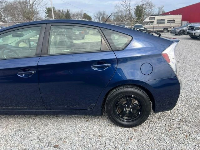 2015 Toyota Prius 3rd Gen - Image 5 of 16