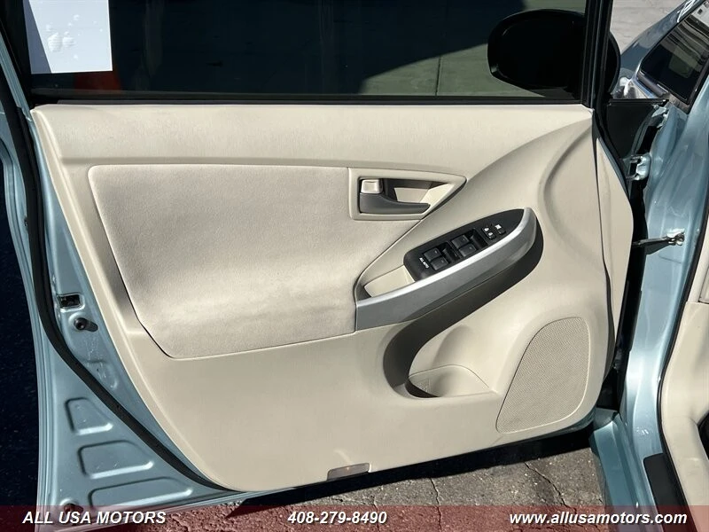 2015 Toyota Prius 3rd Gen - Image 13 of 21