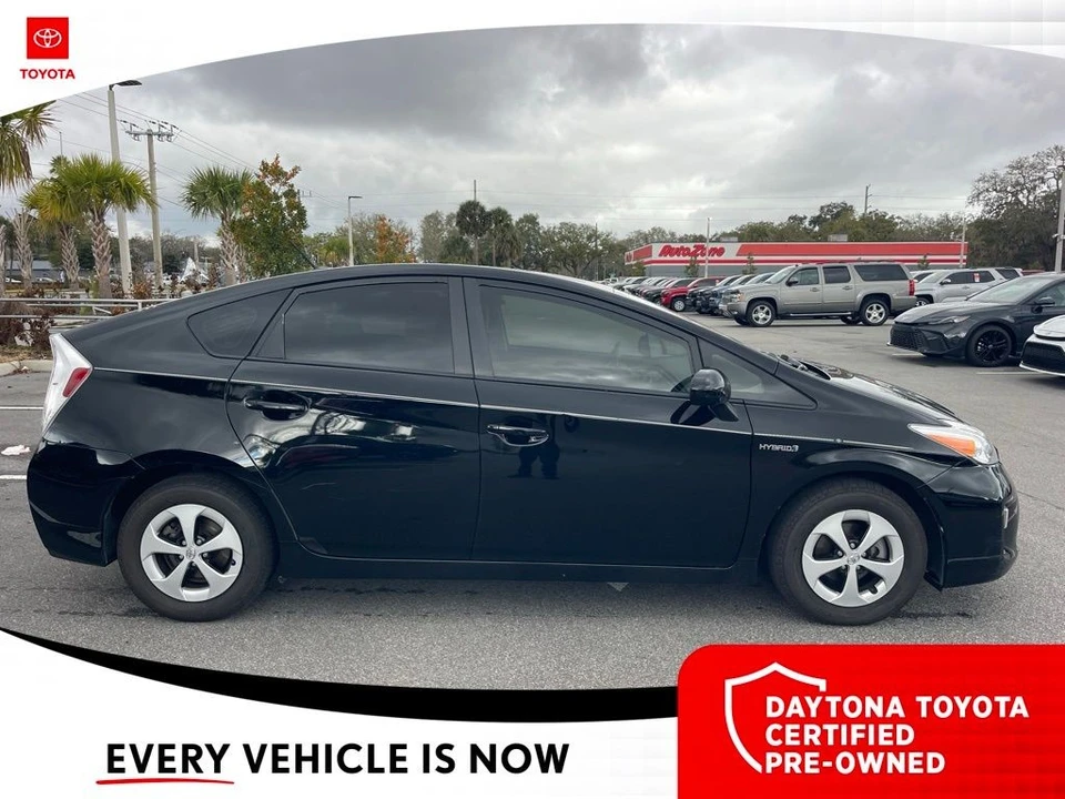 2015 Toyota Prius 3rd Gen - Image 9 of 10