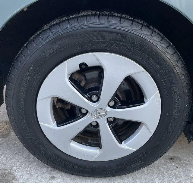 2015 Toyota Prius 3rd Gen - Image 17 of 21