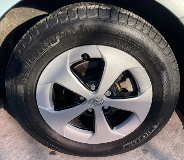 2015 Toyota Prius 3rd Gen - Image 15 of 21